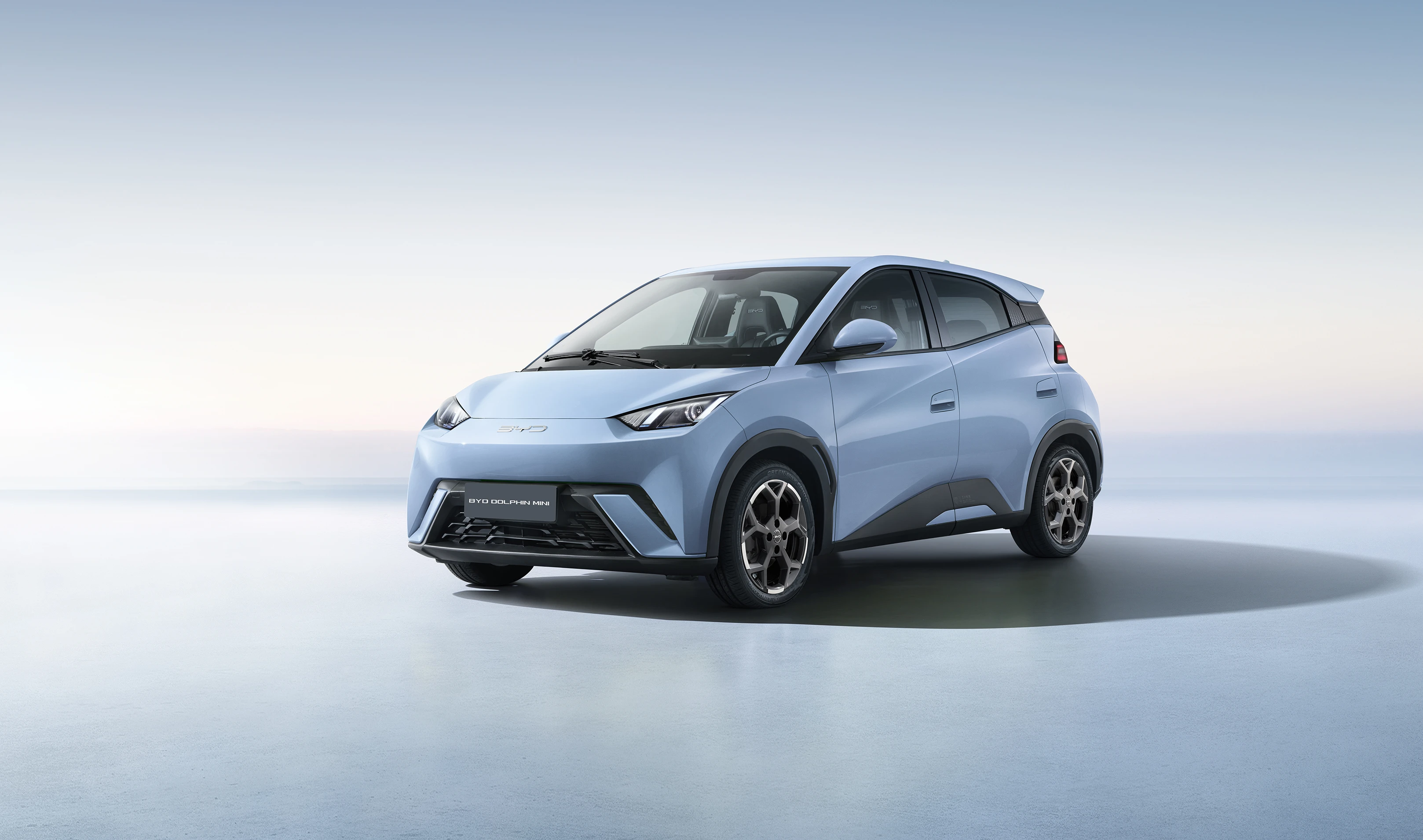 Análise do BYD Dolphin Mini: autonomia, carregamento, espaço, tecnologia, segurança e perfil de uso para decidir se o elétrico combina com você.