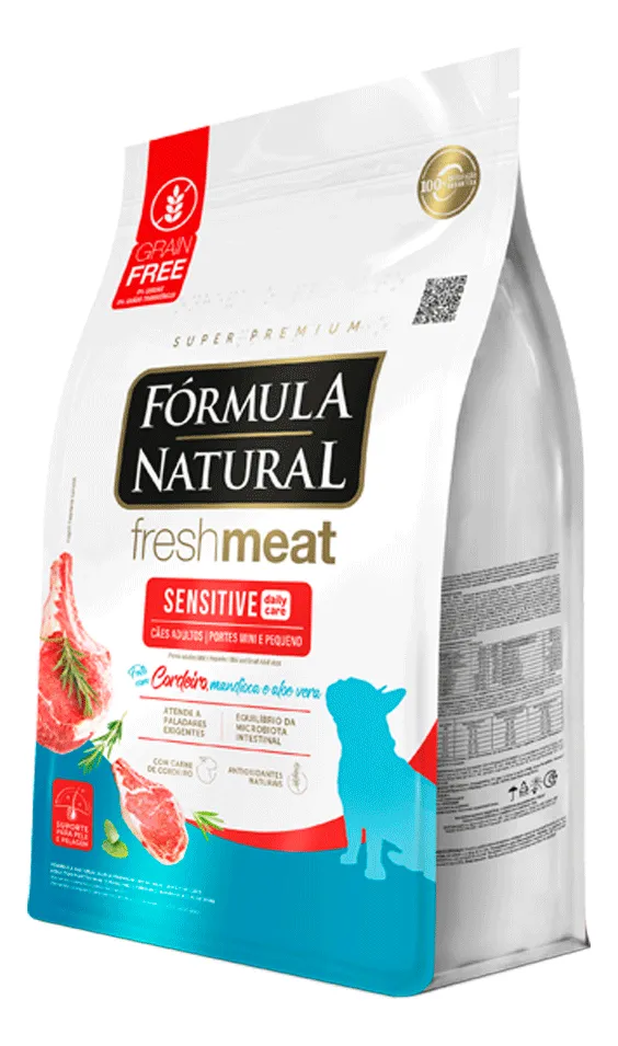 A clear review of Fórmula Natural Fresh Meat Sensitive for adult small dogs, covering ingredients, comfort, skin support and buying fit.